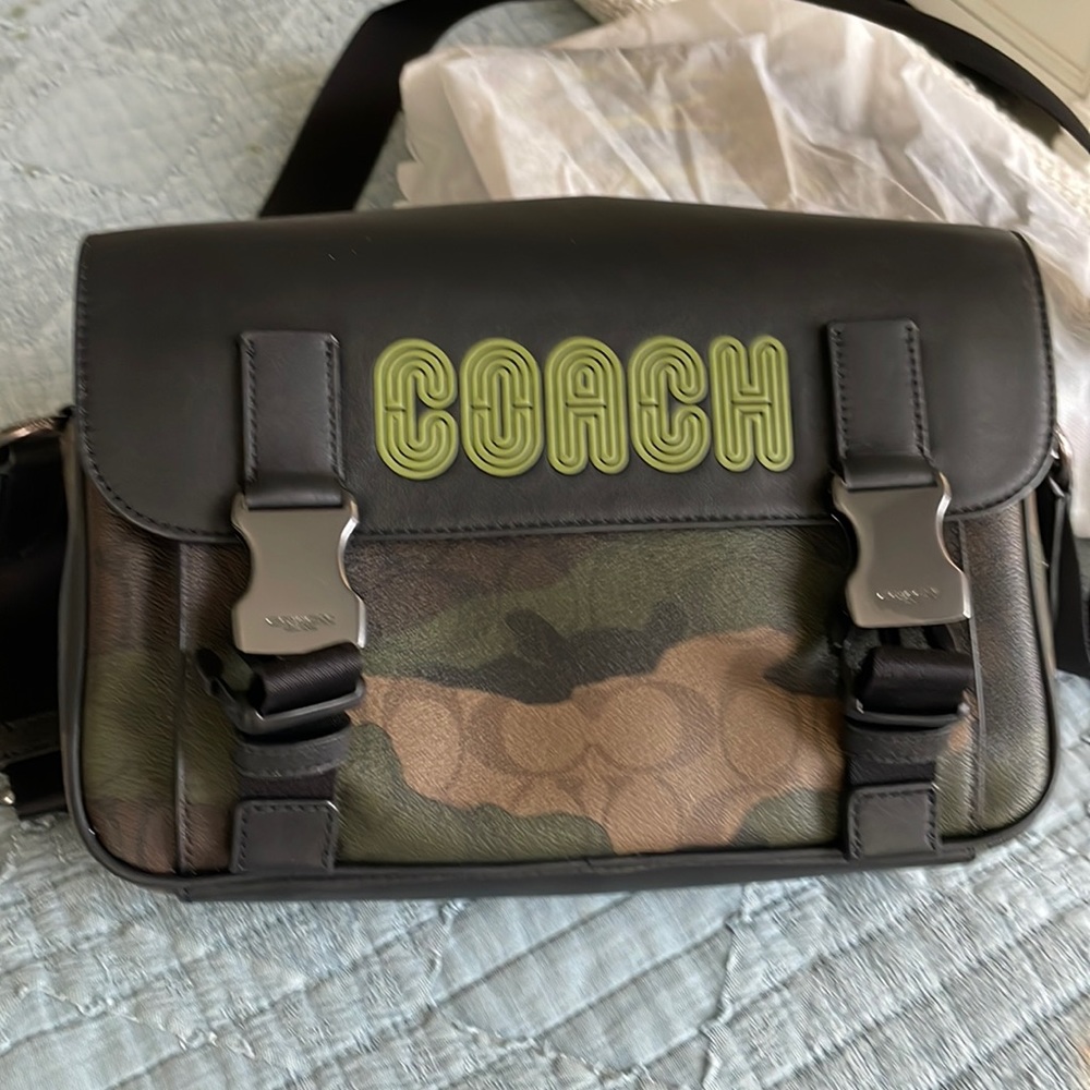 Coach NWOT Track Crossbody Black
Green Signature Canvas Crossbody
Shoulder Bag .